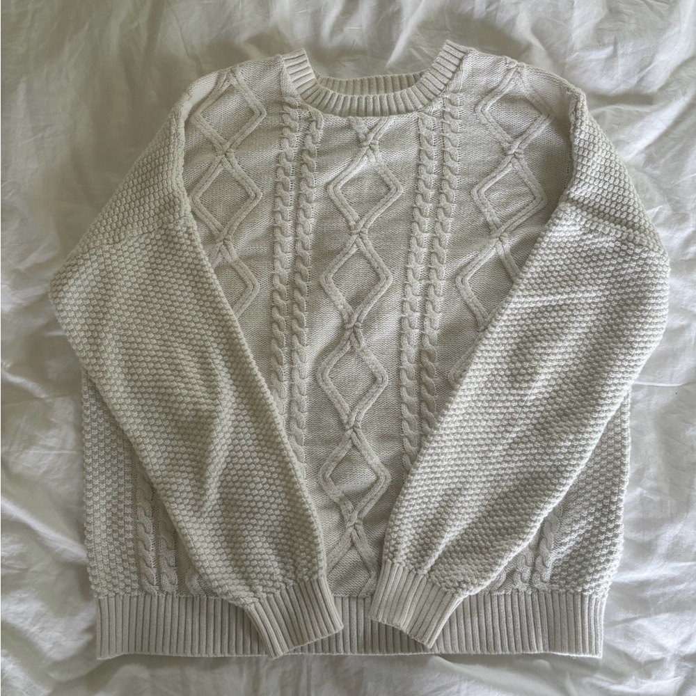 white hollister cable knit sweater - women’s extra small